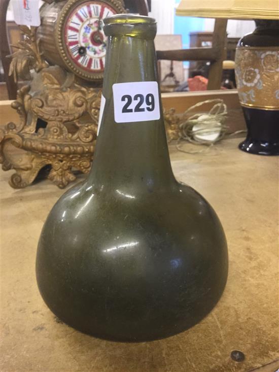 Dutch green glass squat bottle(-)